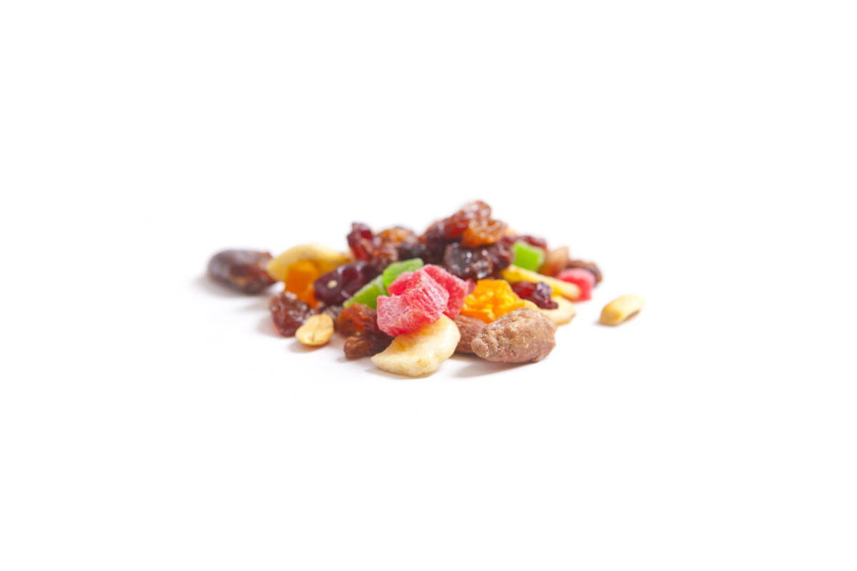 Mix exotického ovocia – mango, ananás, papája a ďalšie sušené kúsky, farebný a prémiový výber ovocia.